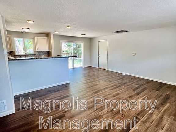2nd image of 818 Dirksland St