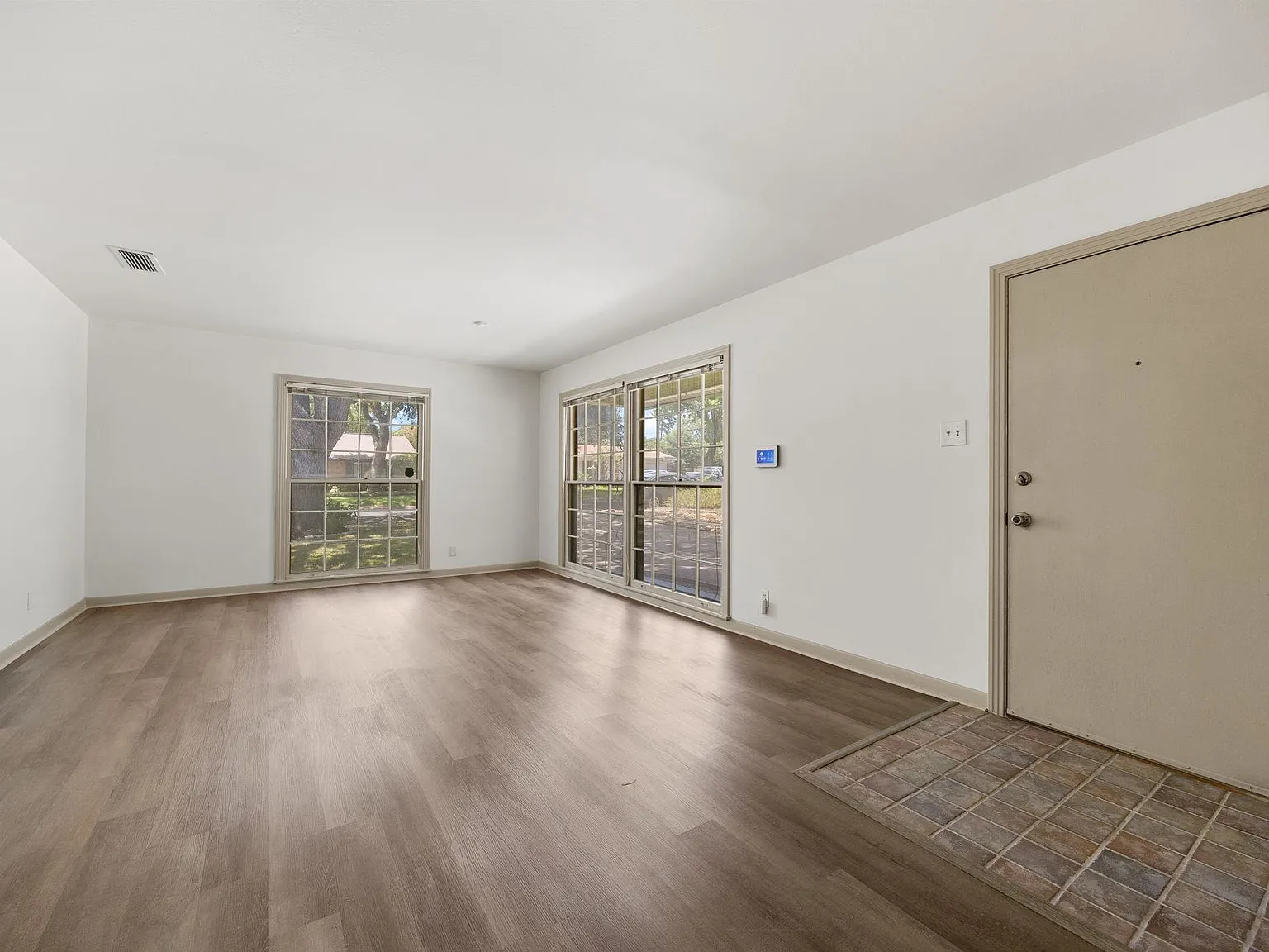 3 bed, 2.0 bath, 1420 sqft, $2,950 — Photo 4