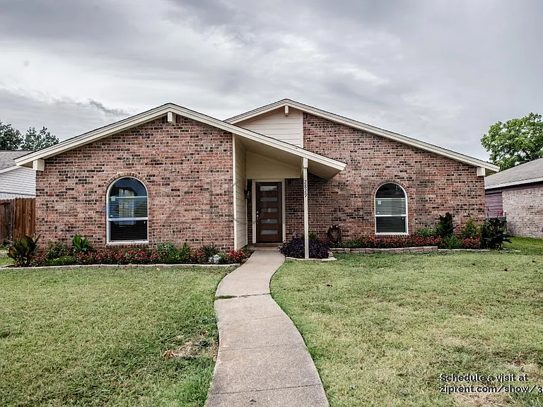 2829 Lancer Ln — Photo 1