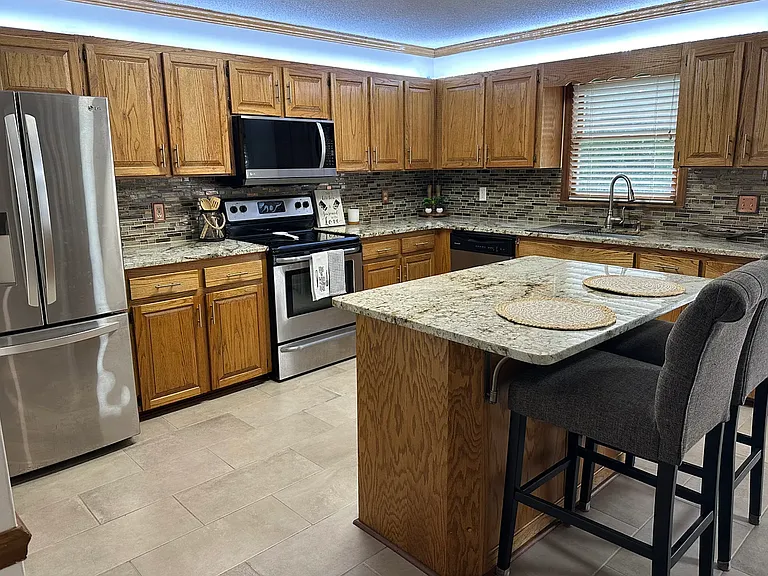1200 Stillwater Rd — Photo 2