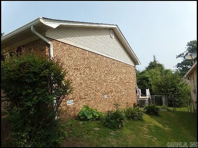 801 Kierre Dr — Photo 3