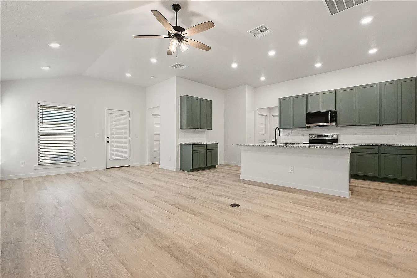 4 bed, 1700 sqft, $2,150 — Photo 1
