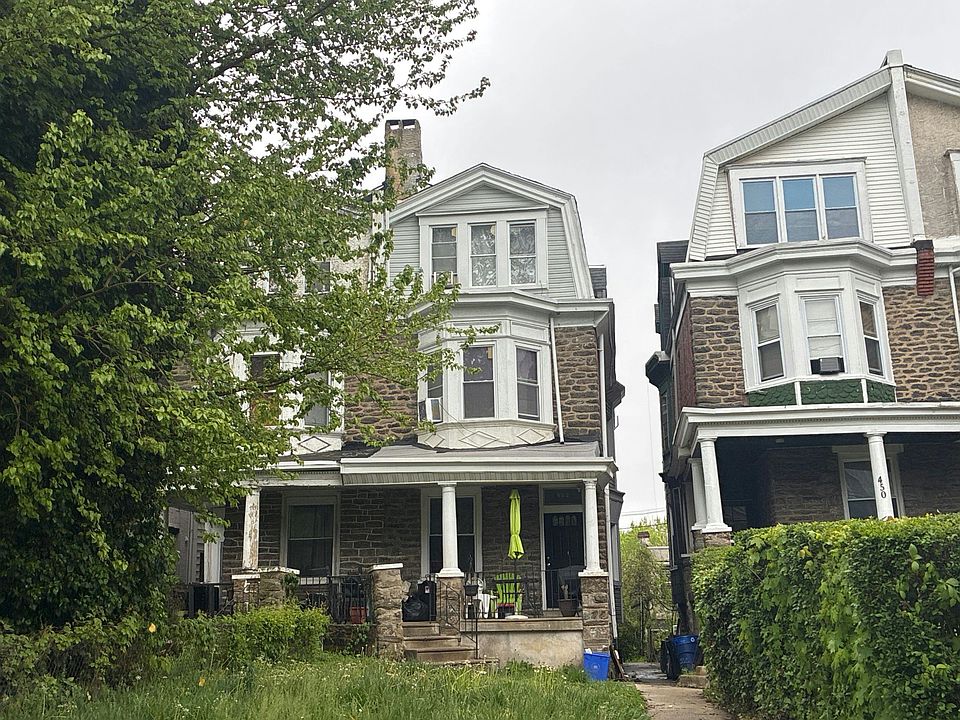 1st image of 452 E Walnut Ln