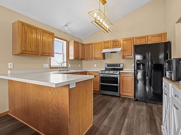 5th image of 2204 Valley Dr