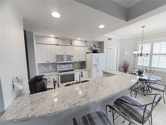4th image of 10381 Butterfly Palm Dr APT 937