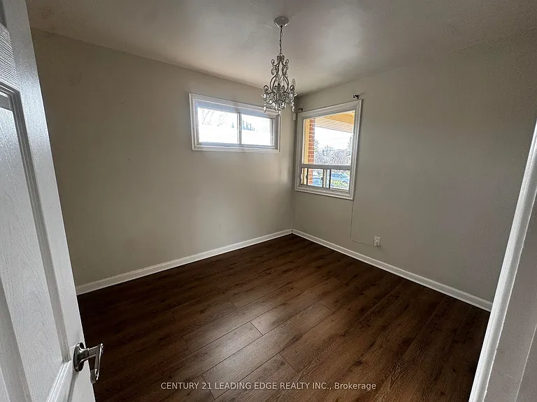 409 Paliser Cres S — Photo 7
