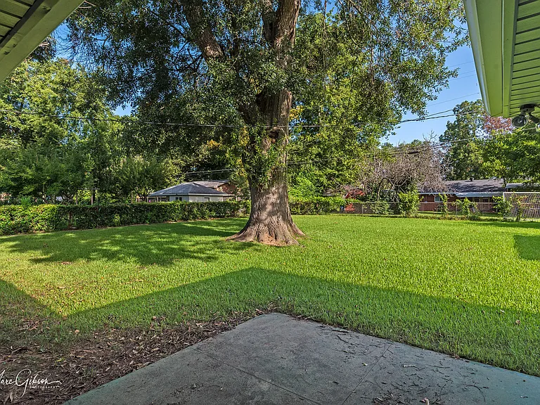 858 Robards St — Photo 21
