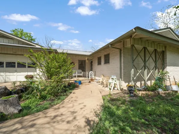 704 6th St, Street, TX 78606