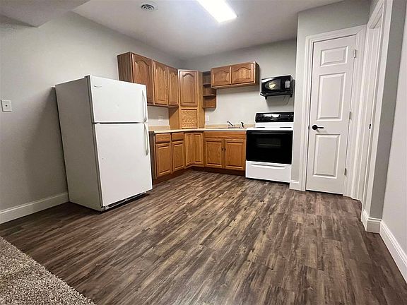 5th image of 2219 N Baker St