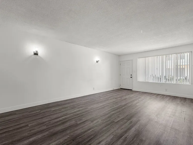 3933 Nicolet Ave — Photo 7