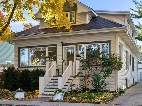 214 S Dunton Ave, Arlington Heights, IL 60005