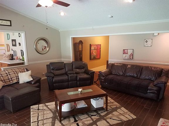 4th image of 209 Honeysuckle Hills Dr