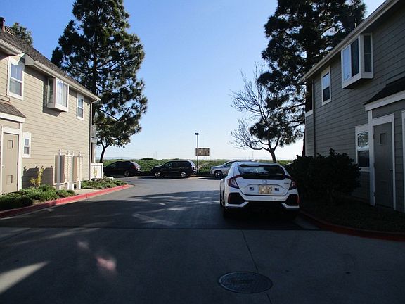 3rd image of 1050 Helm Ln
