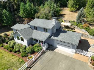 330 Conifer Ln, Glide, OR 97443
