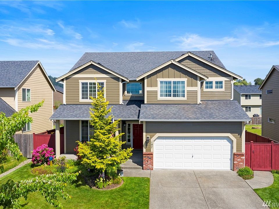Glorious home located in the beautiful Rivers Edge community of Orting.  One of the largest floor plans in the neighborhood and this one has been loved on like no other! 