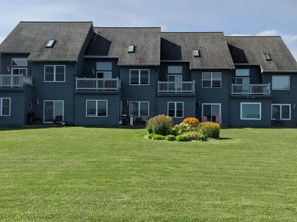 1377 N State St APT 19, Saint Ignace, MI 49781