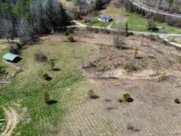 3 Hopewell Hawks Point Rd, Beattyville, KY 41311