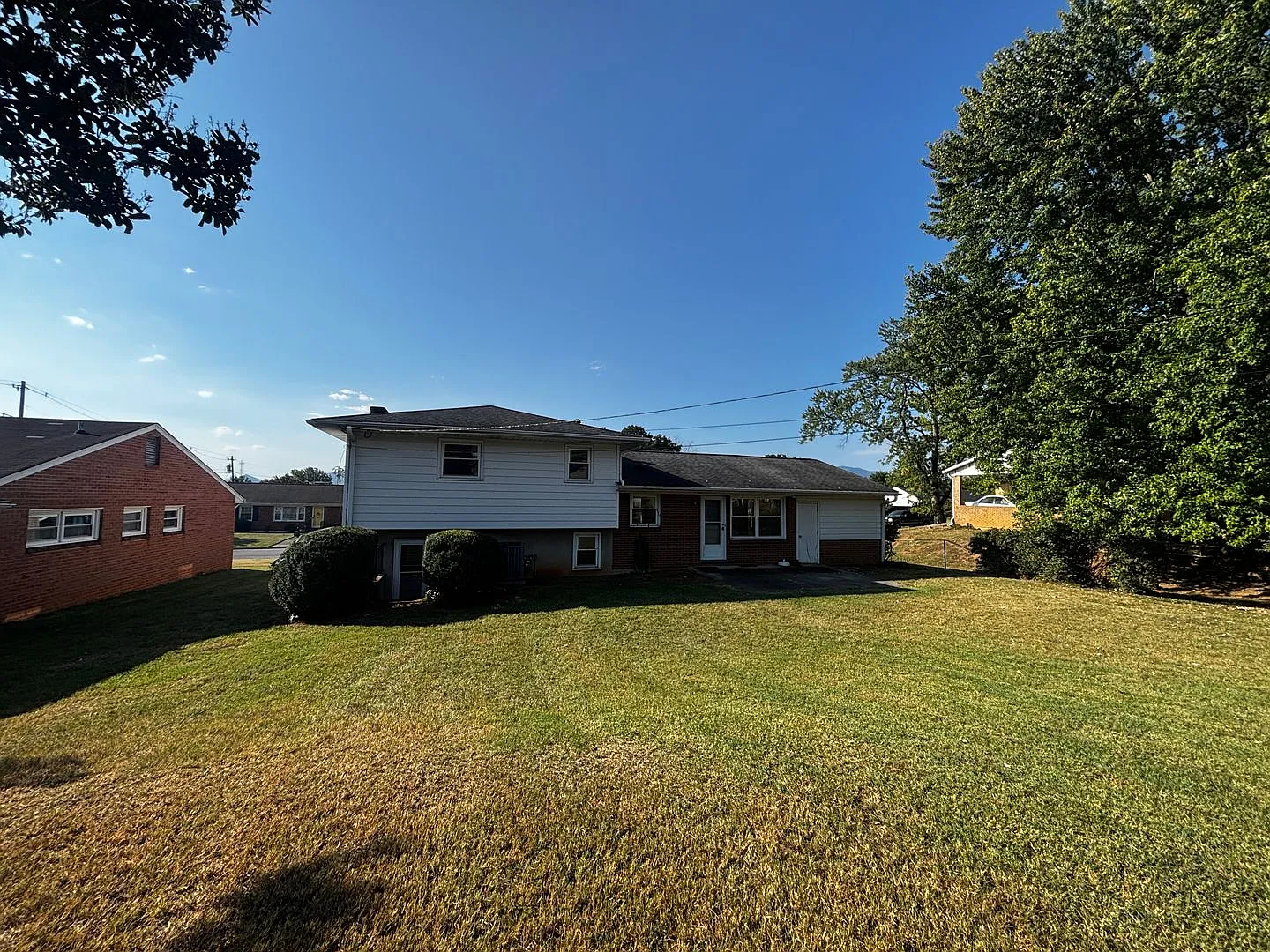First Time On Market for Rent- Spacious Home in Salem with 4 Bedrooms and 2.5 Baths - 1511 Narcis... — Photo 3