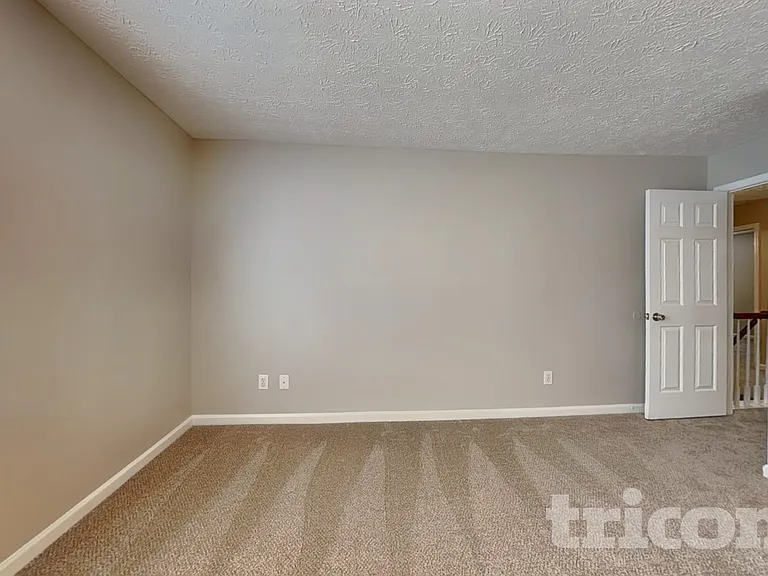 4586 Darrowby Dr — Photo 7