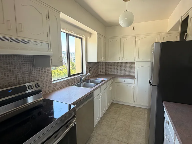 1985 Bellevue Ave #801 — Photo 6