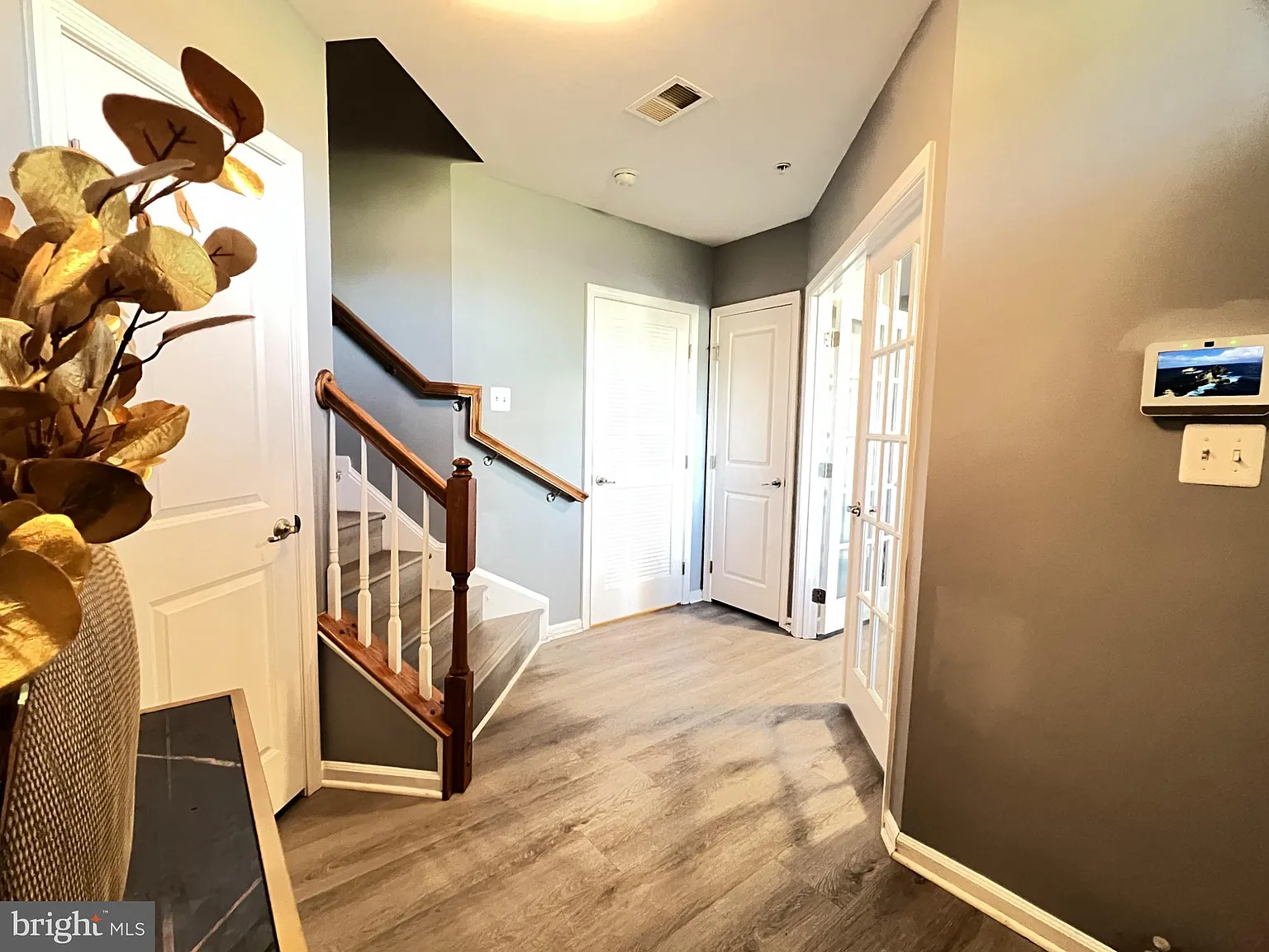 3 bed, 4.0 bath, 2394 sqft, $3,200 — Photo 3