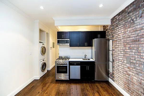 Rented by Icon Realty Management | media 8