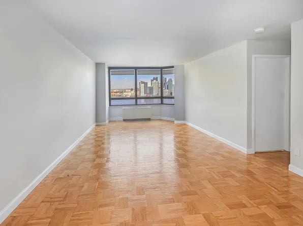 630 1st Avenue image 1 of 18