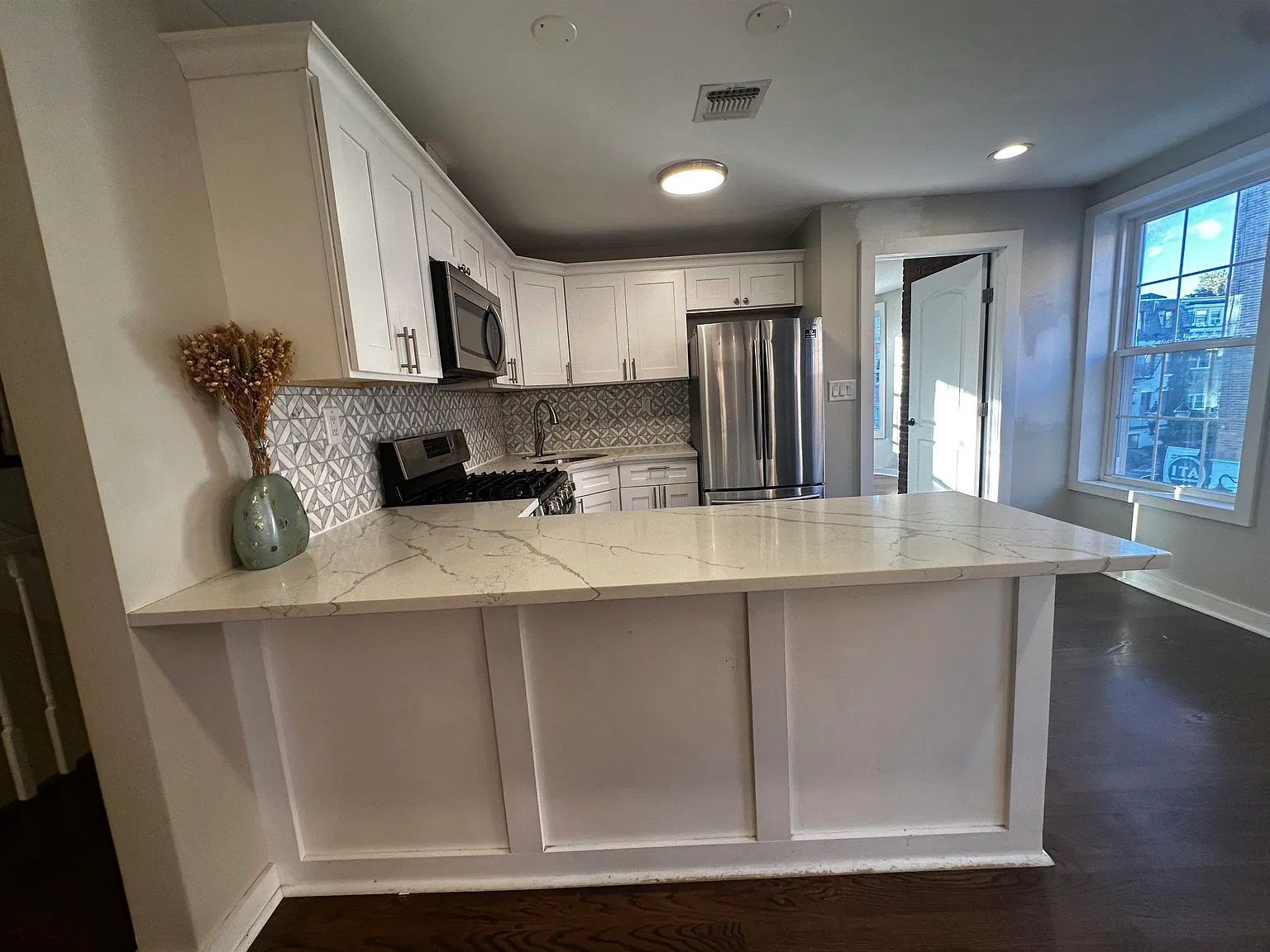 3 bed, 2.0 bath, $3,400 — Photo 3