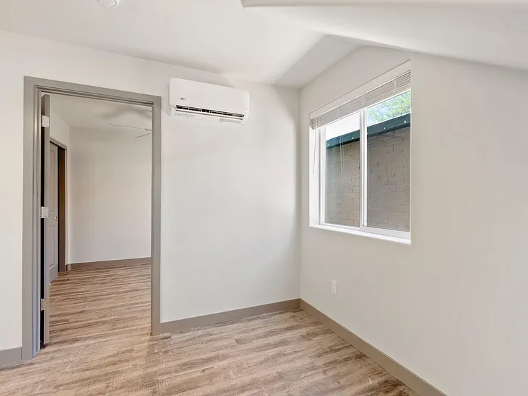 1720 E Edison St — Photo 57