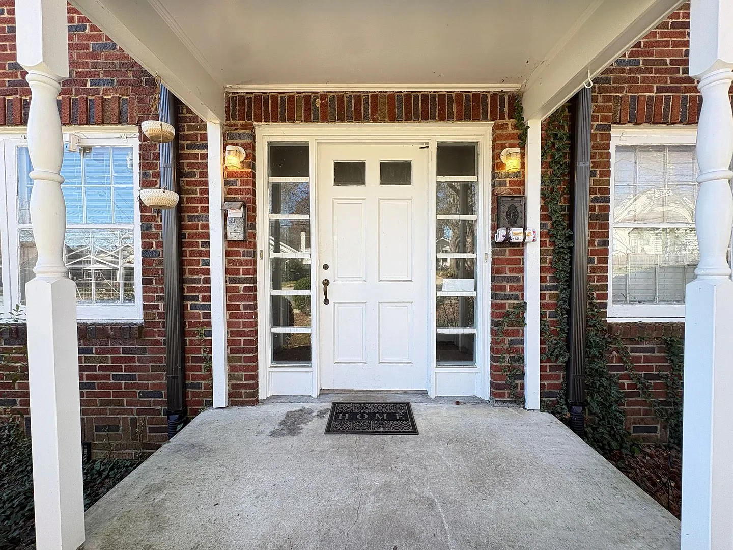 Freshly Updated 2 Bedroom Apartment Near UNCG! — Photo 2