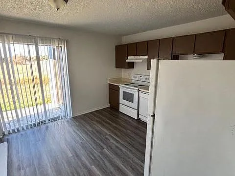 1107 Eastside Drive — Photo 3