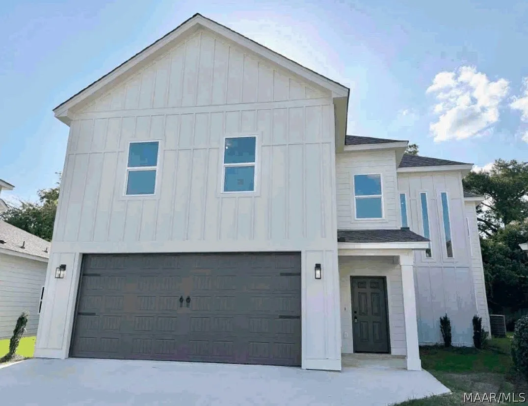 6 bed, 4.0 bath, 3037 sqft, $4,500 — Photo 1