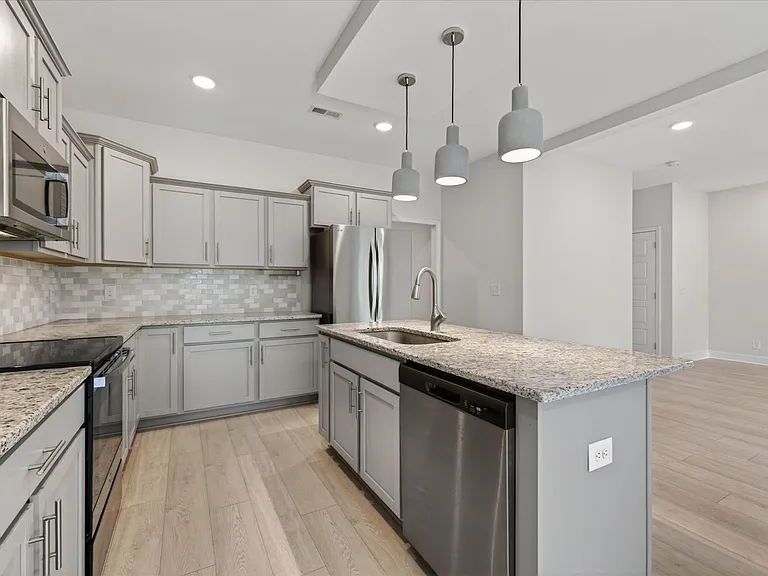 1437 Citadel Dr — Photo 17