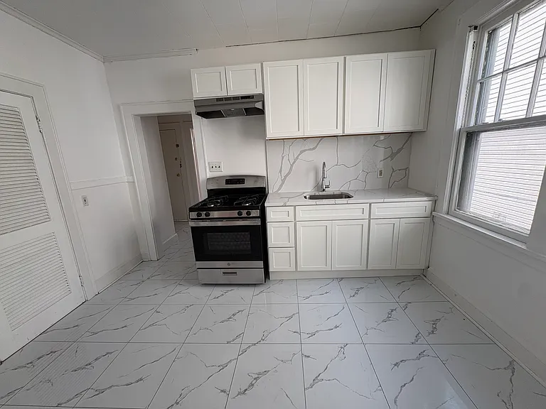 105 N 15th St #1R — Photo 2
