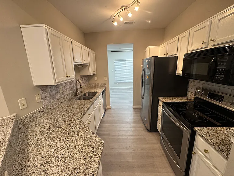 5506 Springwater Ln — Photo 7
