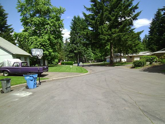 3rd image of 604 NE Pinebrook Ave