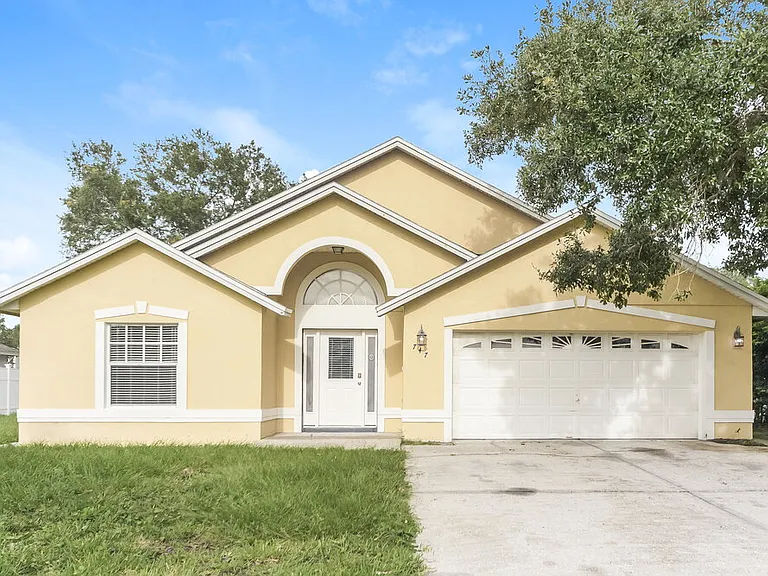 747 Citrus Cove Dr — Photo 1