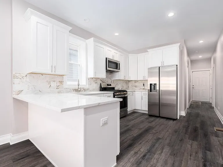 641 W 48th St #1 — Photo 8