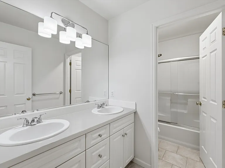 Secondary Full Bathroom