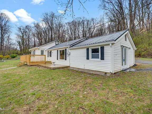 3rd image of 1131 Berry Rd