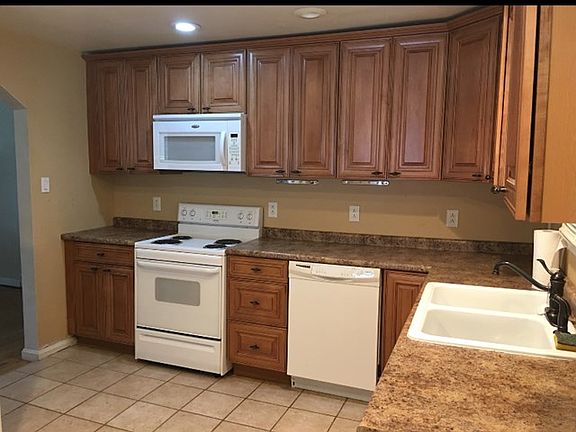 3rd image of 2724 Sunrise Ave