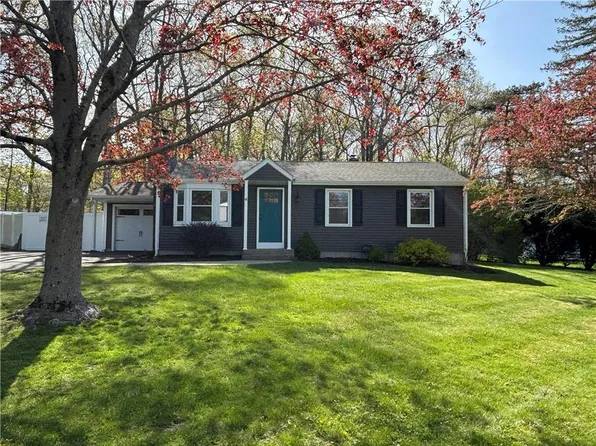 41 Crestwood Ct, Cumberland, RI 02864