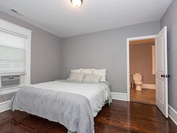 2nd image of 447 Arbutus Ave SE