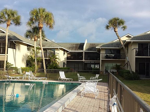 3rd image of 4660 Ocean Blvd APT T1