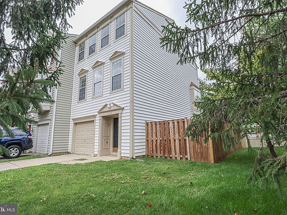 4th image of 1100 Cypress Tree Pl