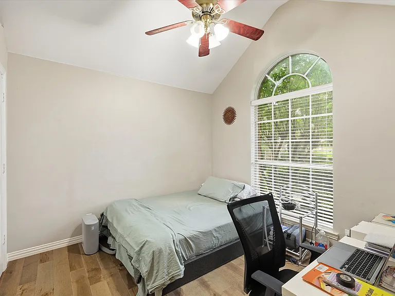 600 Raintree Cir — Photo 30