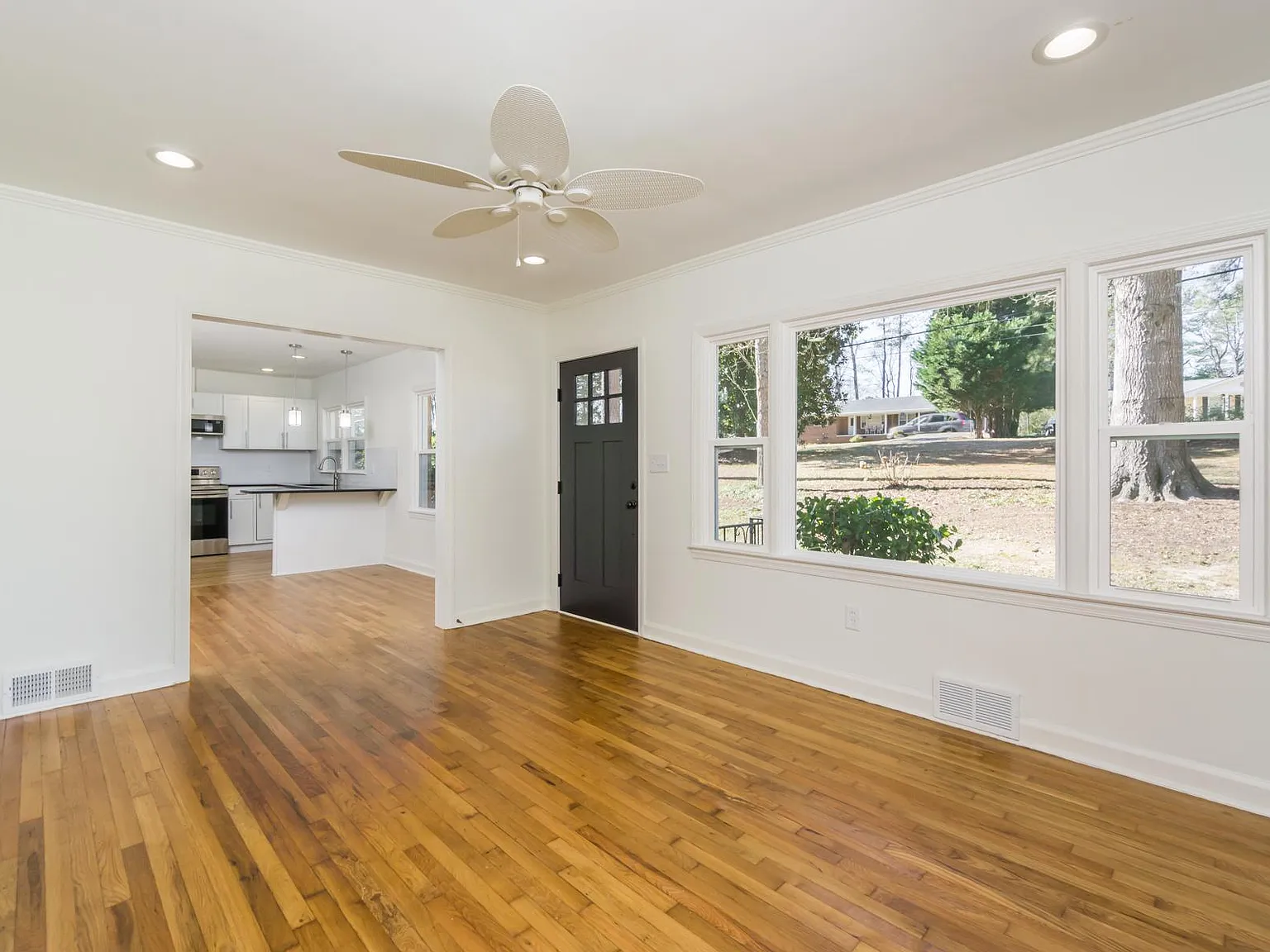 3 bed, 1108 sqft, $2,295 — Photo 4