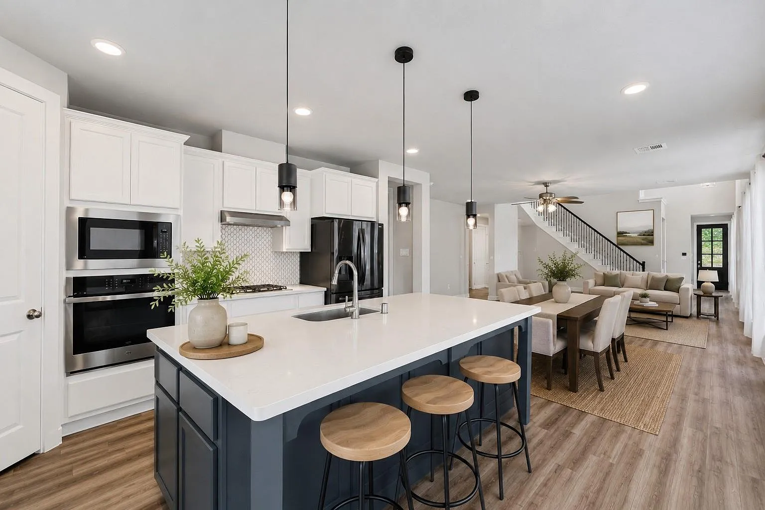 5 bed, 3.0 bath, 2650 sqft, $3,300 — Photo 1