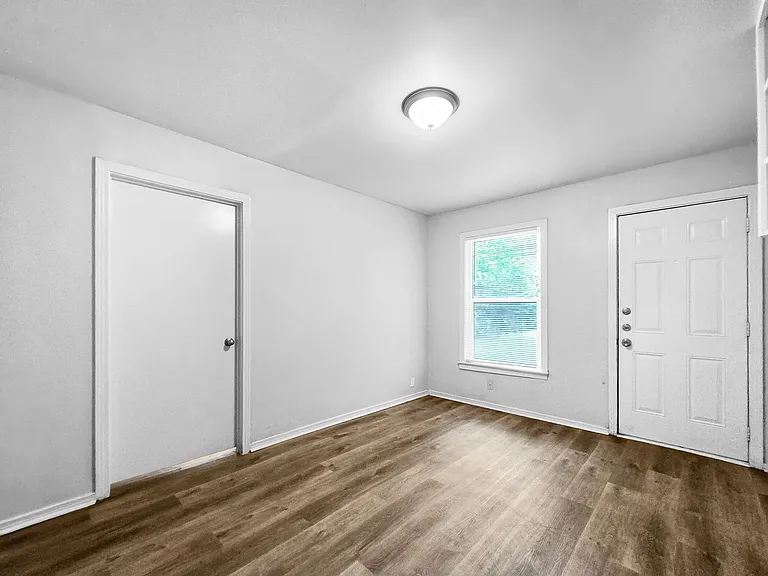 904 Bales St — Photo 5