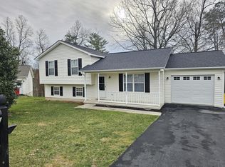 189 Scarlet Oak Dr, Martinsburg, WV 25405